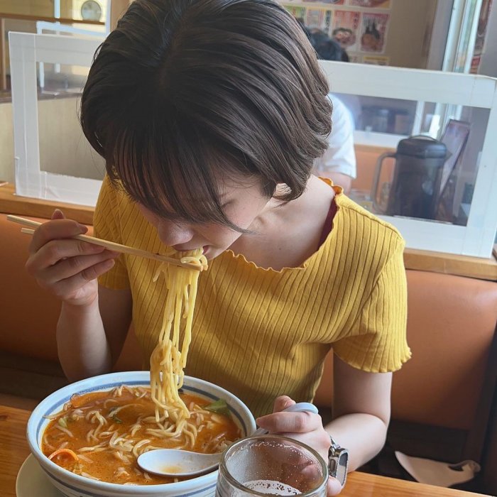 あらた唯 スタイル抜群の水着グラビア画像！