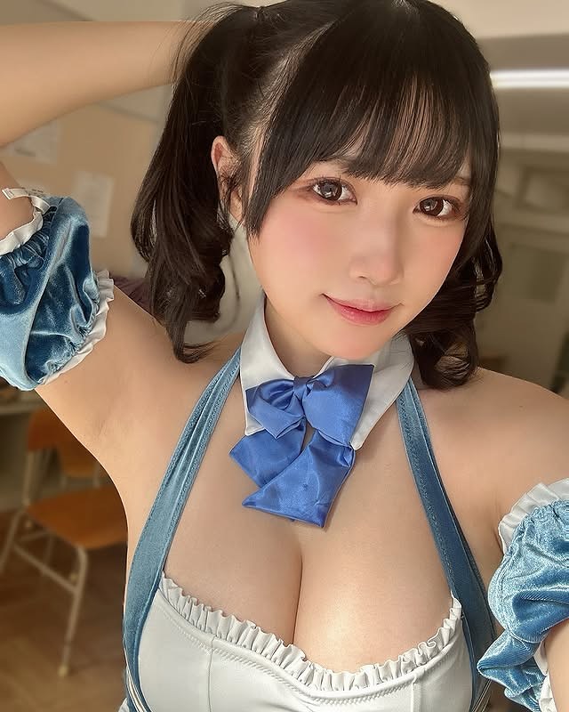 小倉あずさ 巨乳レイヤーの水着グラビア画像！