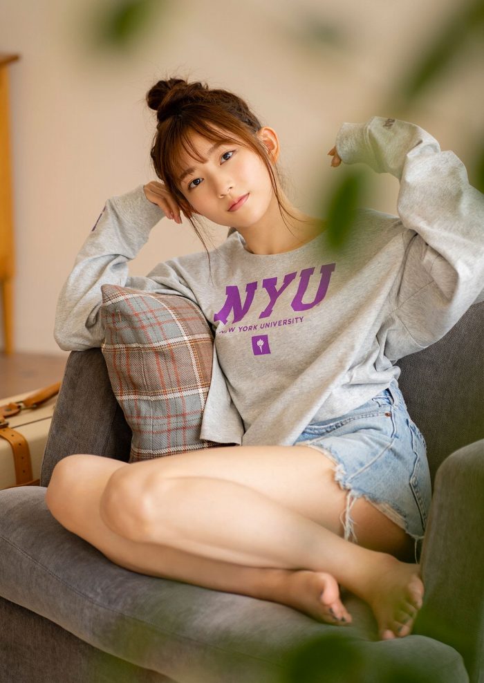 青山なぎさ 激かわな生脚＆タンクトップ画像！