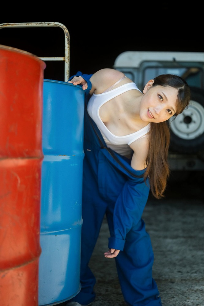 あまつまりな 脱ぎすぎ水着＆下着グラビア画像！