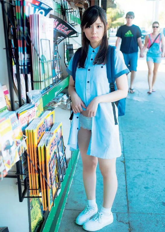 小池里奈 美尻でキュートな水着グラビア画像！