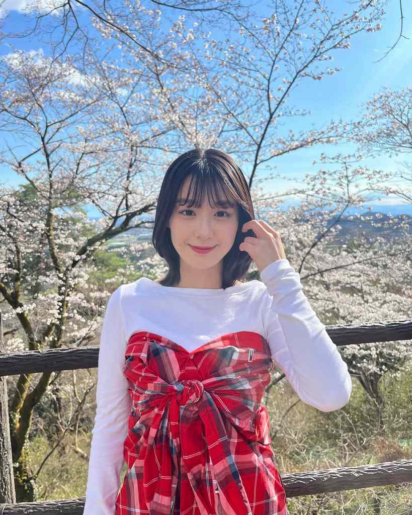 髙野真央 Gカップボインの水着グラビア画像！