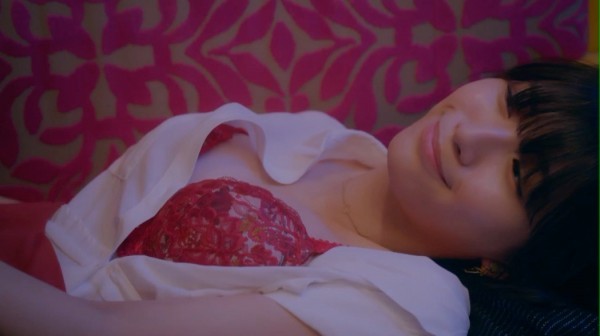 浅川梨奈 もっこりおっぱい水着グラビア画像！