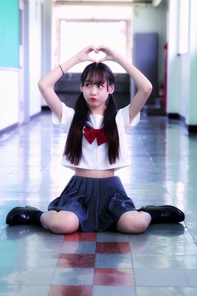 須羽こころ ふわふわバストの水着グラビア画像！