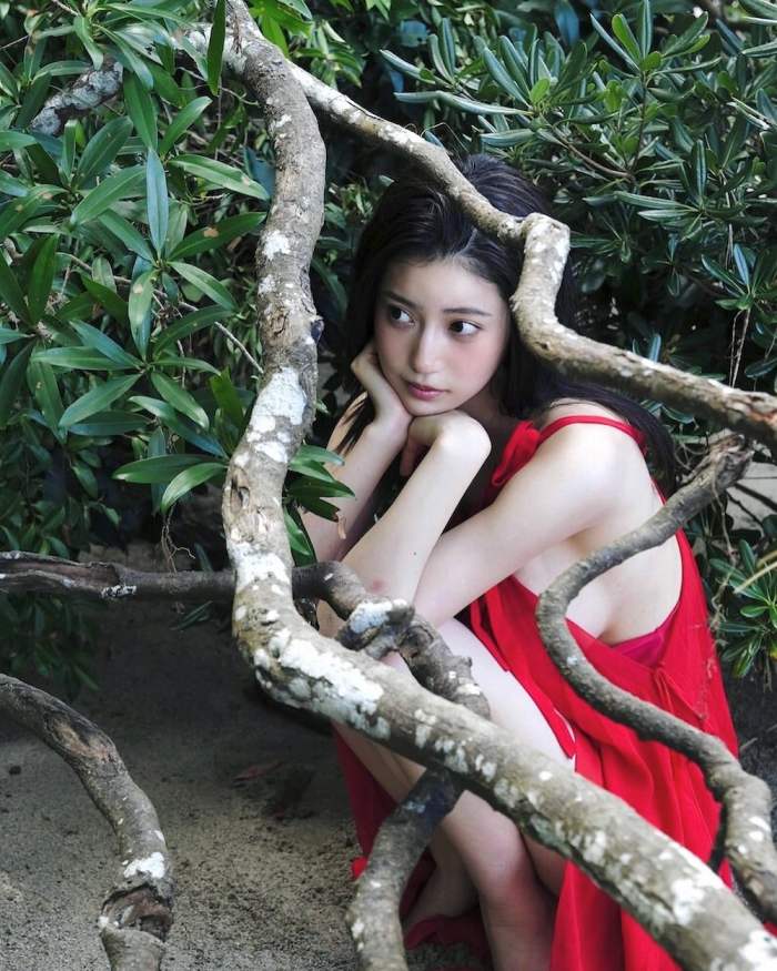 阿部なつき ボンキュッボンの水着グラビア画像！