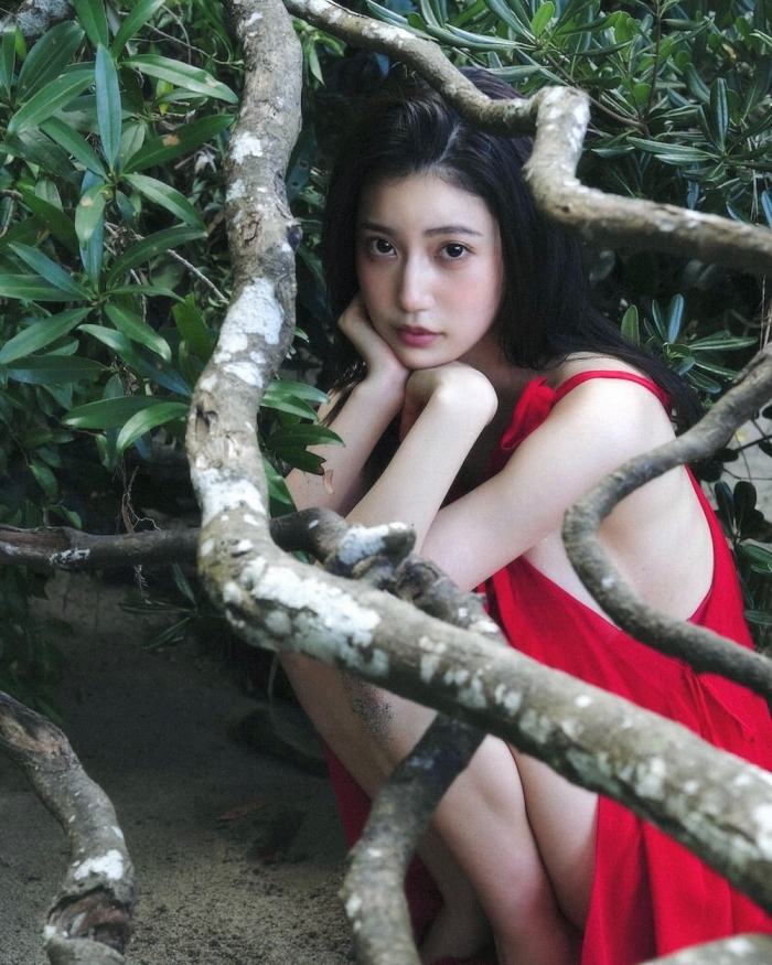 阿部なつき ボンキュッボンの水着グラビア画像！