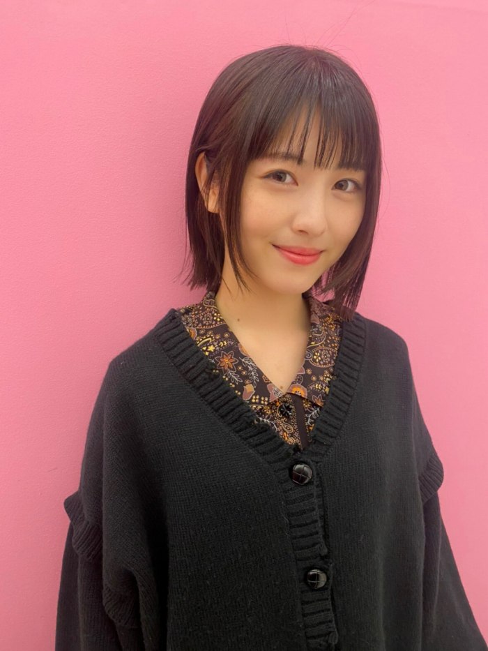 浜辺美波 鬼かわな水着＆浴衣グラビア画像！