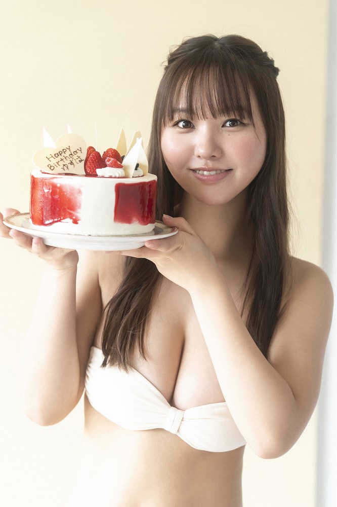 本郷柚巴 まぶしいボインの水着グラビア画像！