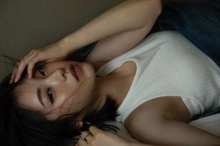 浜辺美波 鬼かわな水着＆浴衣グラビア画像！