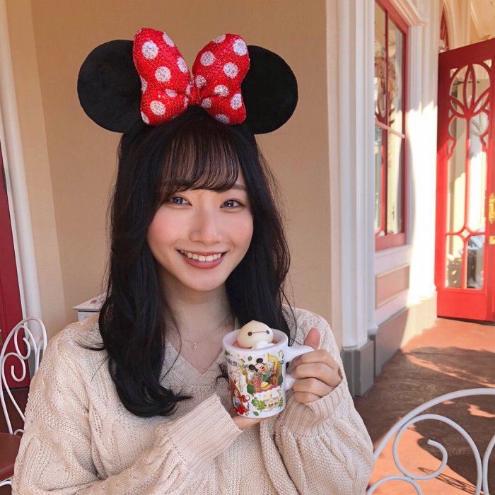 青山なぎさ 激かわな生脚＆タンクトップ画像！