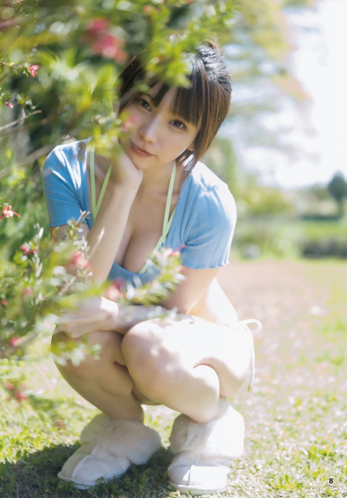 えなこ 過去のグラビア画像