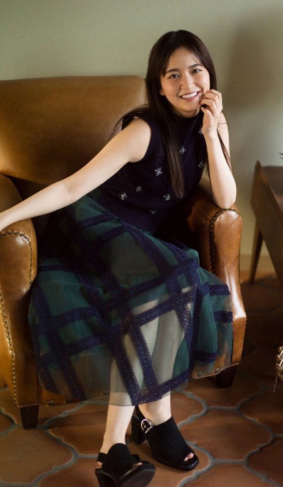 金川紗耶 美脚でスタイルが凄いグラビア画像！