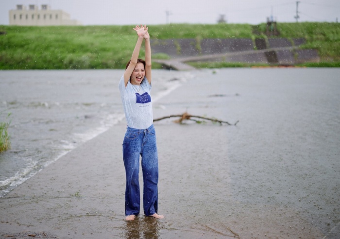高田里穂 スタイル抜群な水着グラビア画像！