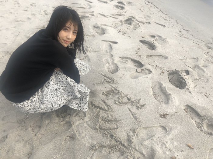 浜辺美波 鬼かわな水着＆浴衣グラビア画像！