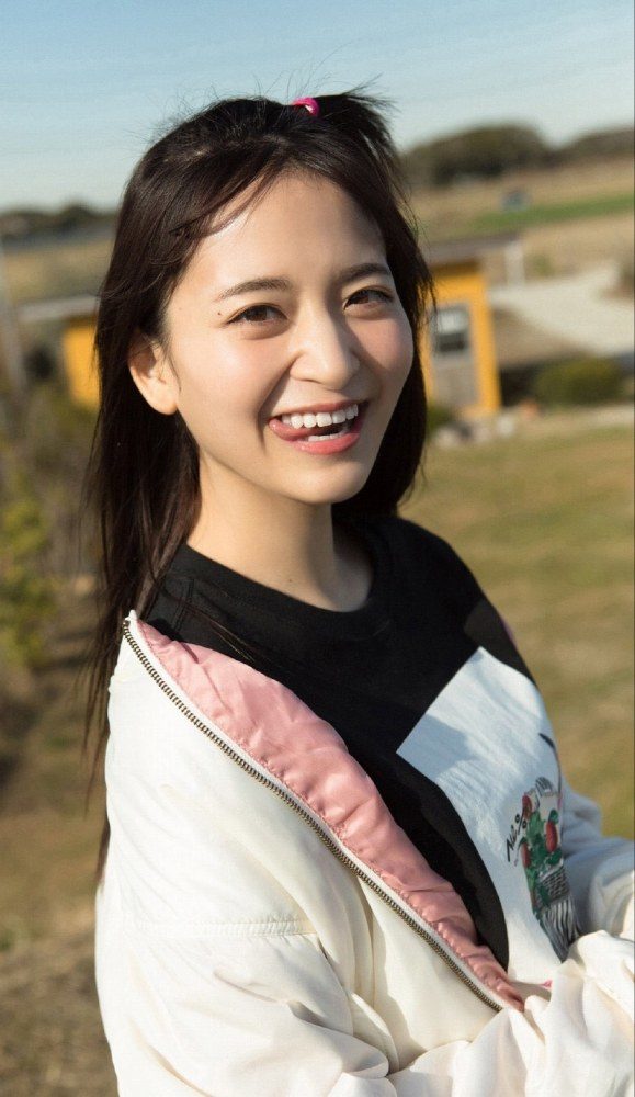 金川紗耶 美脚でスタイルが凄いグラビア画像！