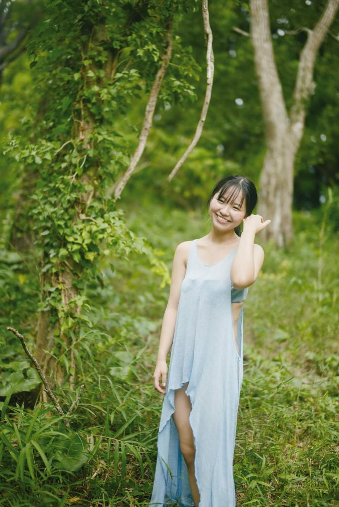 本郷柚巴 まぶしいボインの水着グラビア画像！