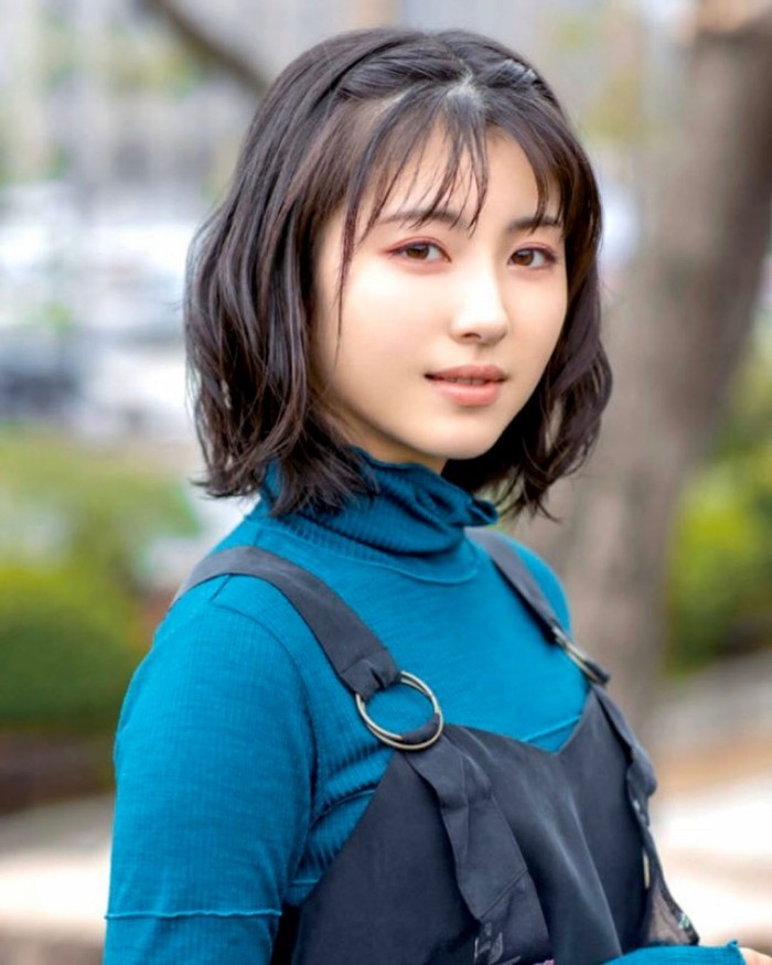 浜辺美波 鬼かわな水着＆浴衣グラビア画像！