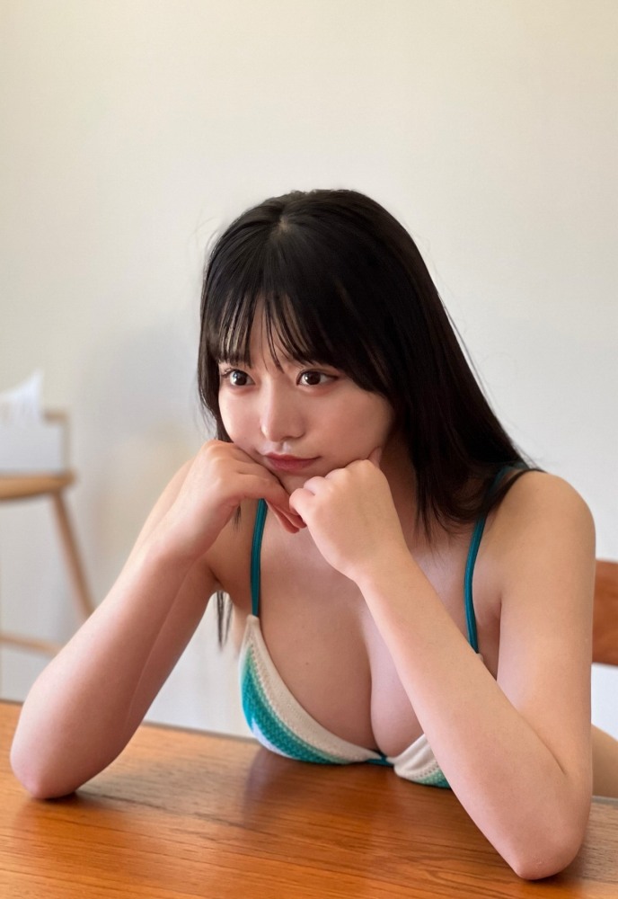 高鶴桃羽 激かわボインな水着グラビア画像！