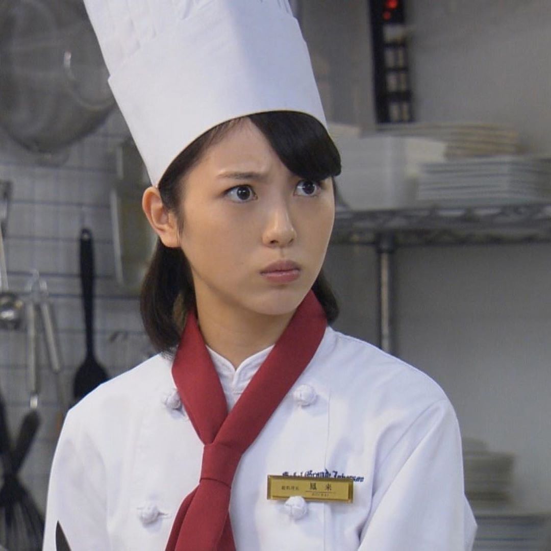 浜辺美波 鬼かわな水着＆浴衣グラビア画像！