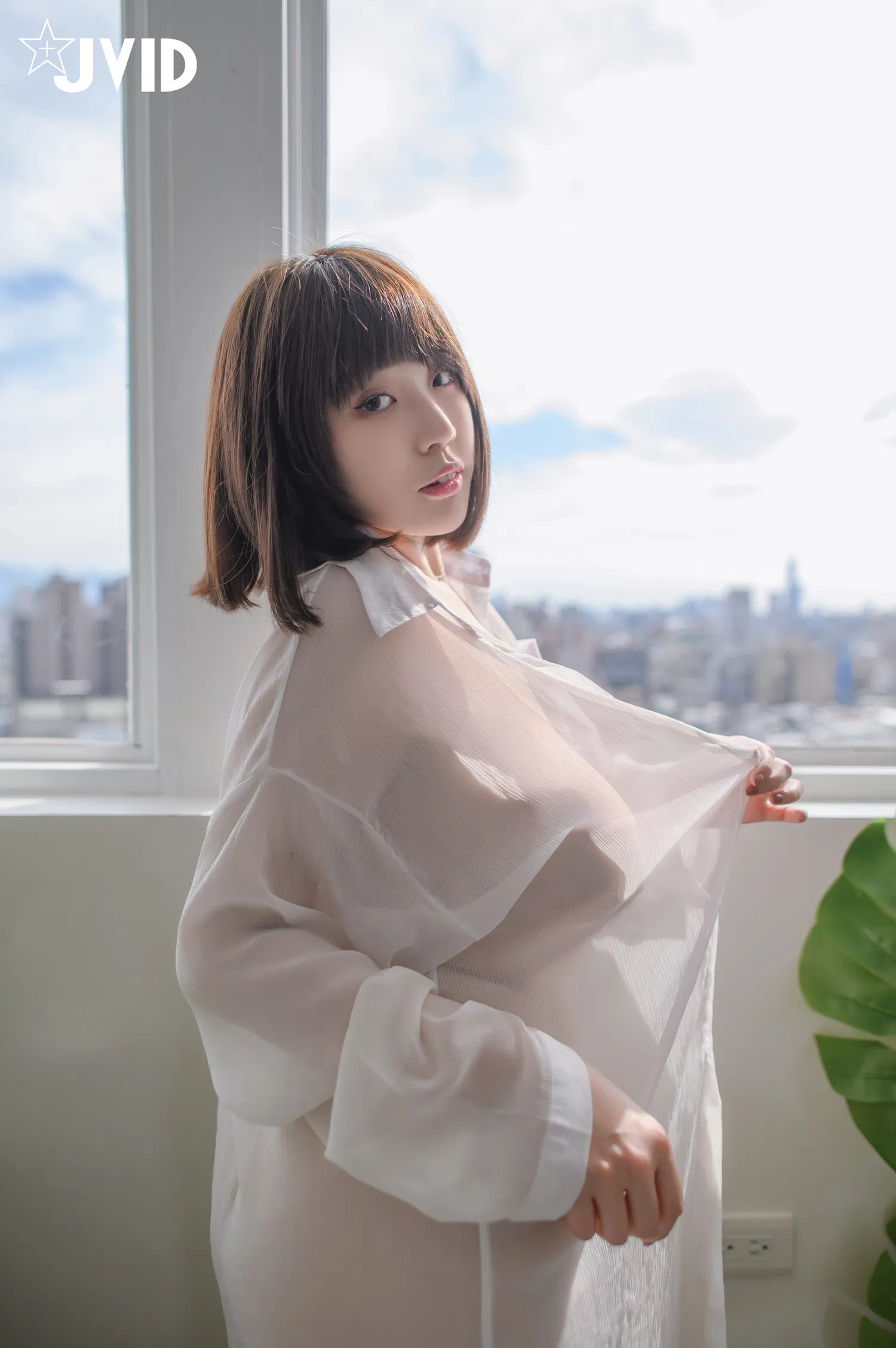 [JVID] Ruru茹茹 - 【H級豪巨乳】寄宿家中的前同事－茹茹，一早醒來就衣衫不整！豪乳在眼前晃的我頭好暈啊～～～