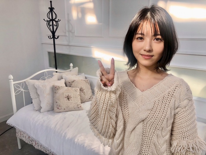 浜辺美波 鬼かわな水着＆浴衣グラビア画像！