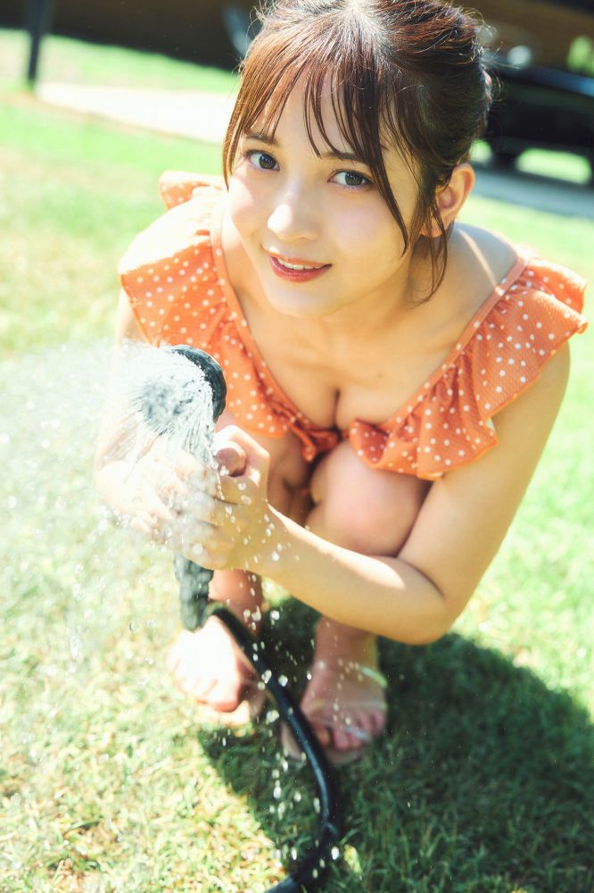 黒嵜菜々子 ふわふわボインの水着グラビア画像！