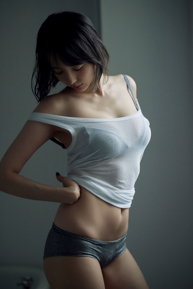 岡田紗佳 ぷるぷるGカップ水着グラビア画像！