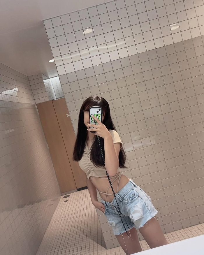 虹咲カリナ けっこう巨乳な水着グラビア画像！