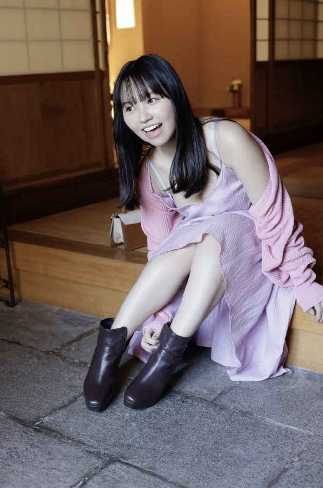 本郷柚巴 まぶしいボインの水着グラビア画像！