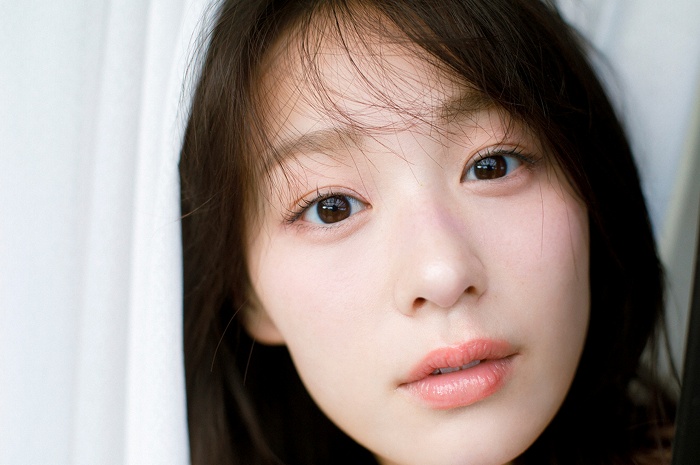 髙野真央 Gカップボインの水着グラビア画像！