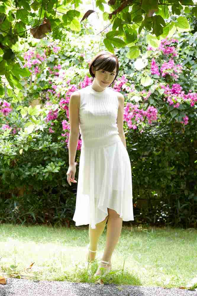 おしの沙羅 Gカップボインの水着グラビア画像！