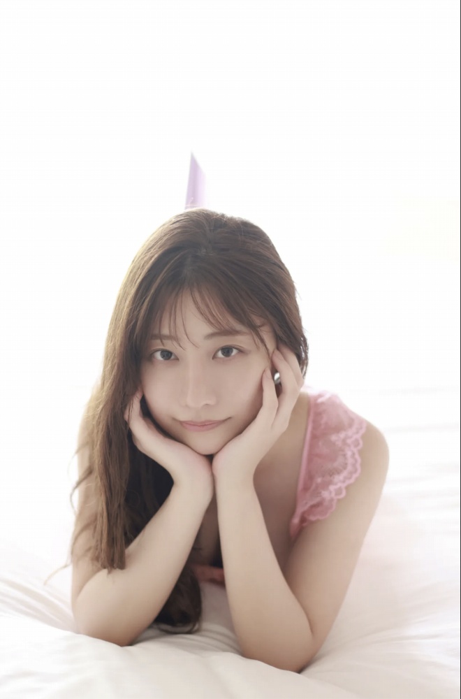 鈴木優香 ちょっと脱ぎすぎ水着グラビア画像！