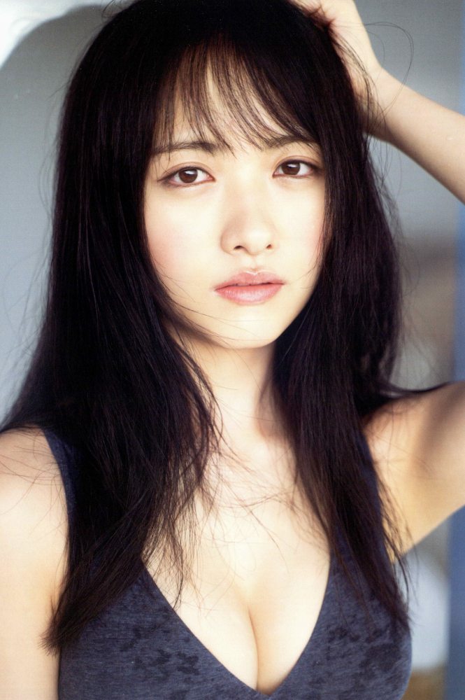 石田千穂 めちゃかわな水着グラビア画像！！