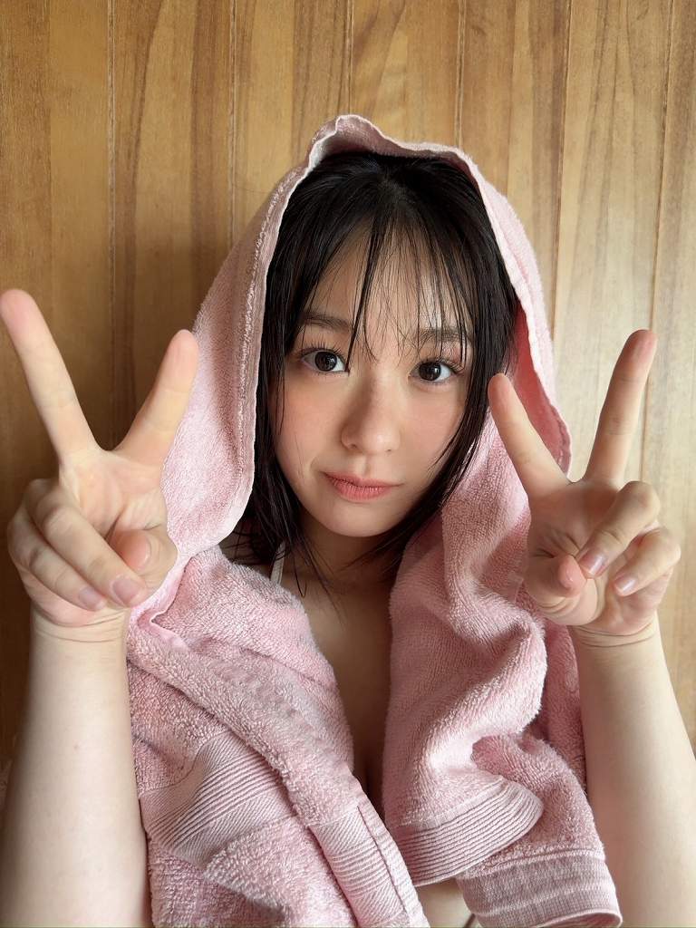 髙野真央 Gカップボインの水着グラビア画像！