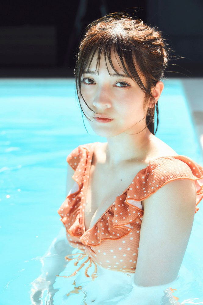 黒嵜菜々子 ふわふわボインの水着グラビア画像！