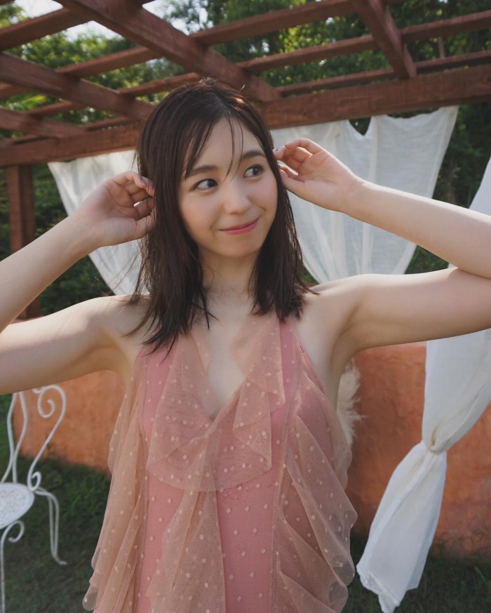 小池里奈 美尻でキュートな水着グラビア画像！