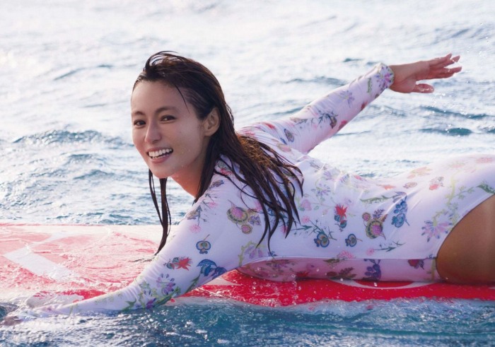 深田恭子 ムッチリ水着＆下着グラビア画像！