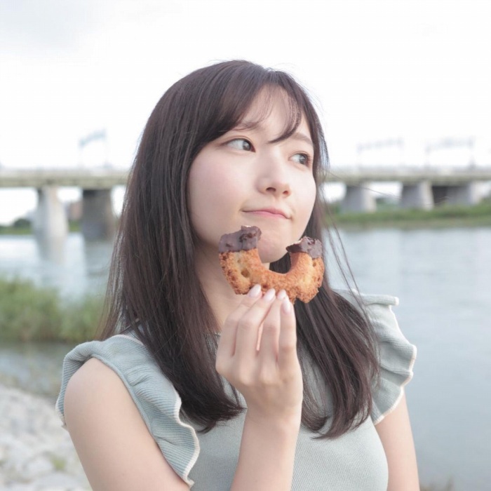 青山なぎさ 激かわな生脚＆タンクトップ画像！