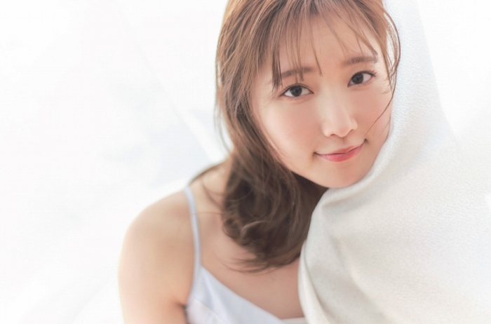 青山なぎさ 激かわな生脚＆タンクトップ画像！