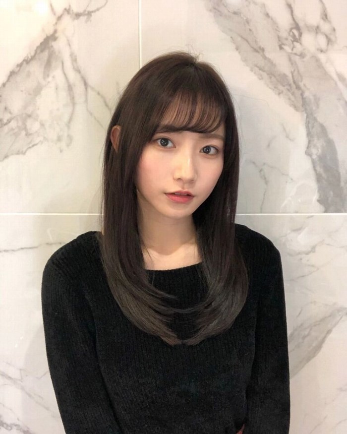 青山なぎさ 激かわな生脚＆タンクトップ画像！