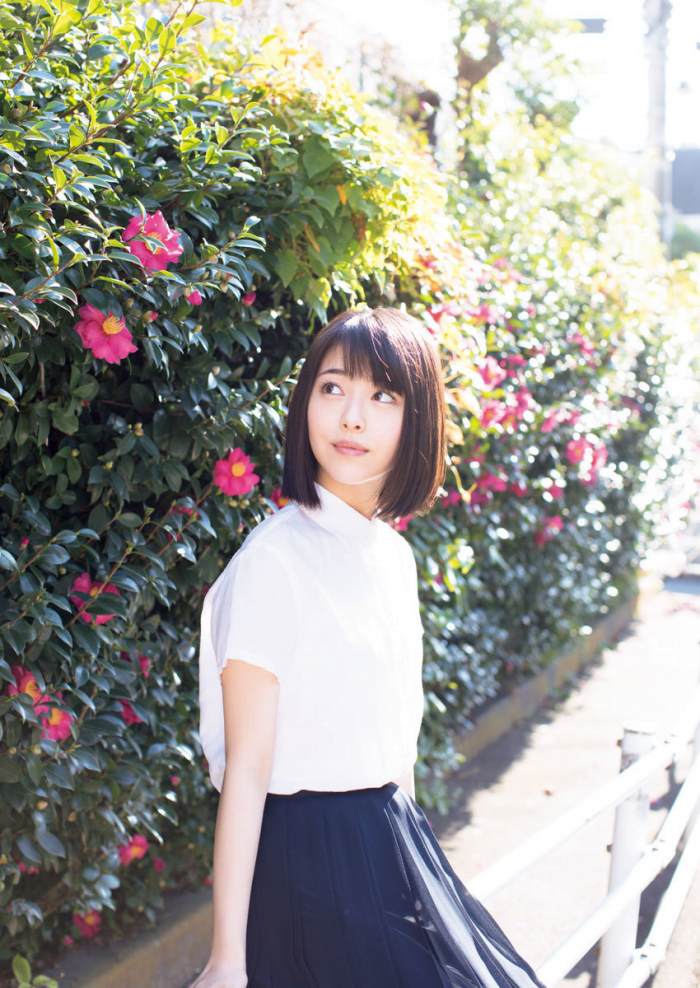 浜辺美波 鬼かわな水着＆浴衣グラビア画像！