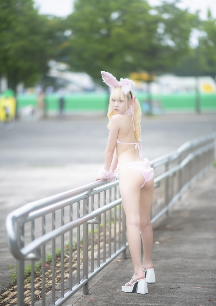 須羽こころ ふわふわバストの水着グラビア画像！