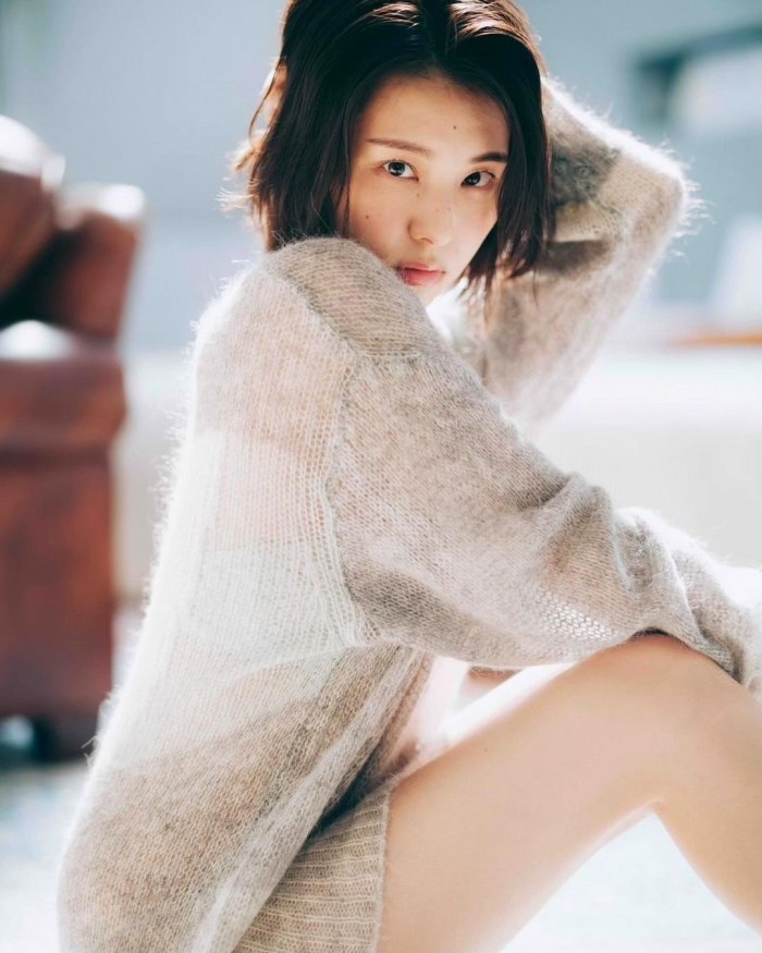 相楽伊織 けっこうボインな水着グラビア画像！