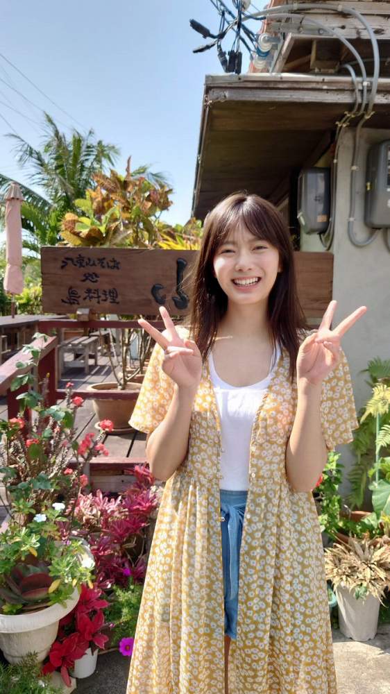 田村保乃 ナチュラルな激かわ水着グラビア画像！