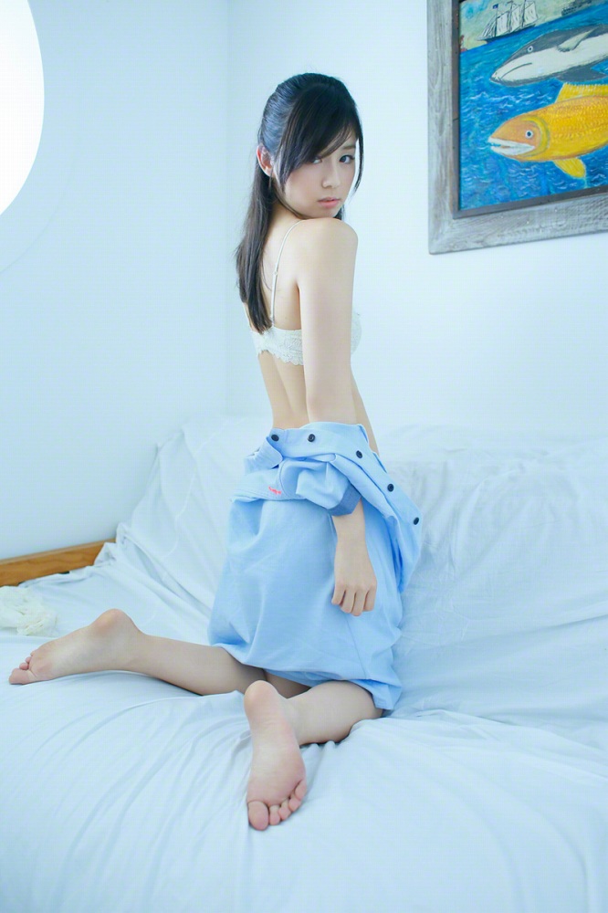 小池里奈 美尻でキュートな水着グラビア画像！