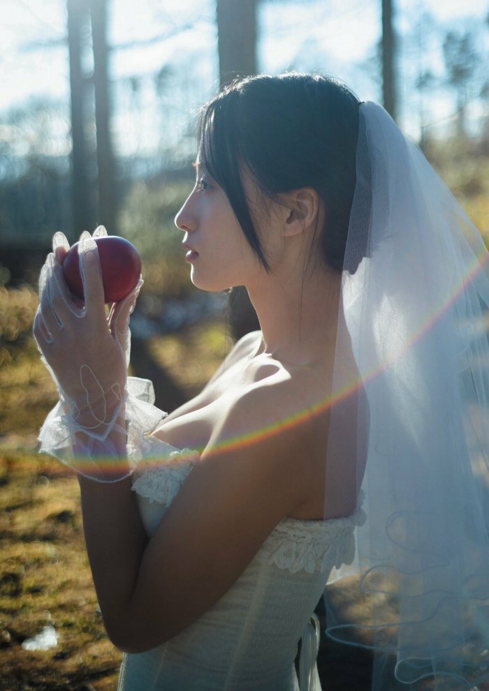 澄田綾乃 はみ出るFカップの水着グラビア画像！