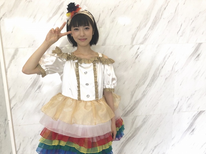 浜辺美波 鬼かわな水着＆浴衣グラビア画像！