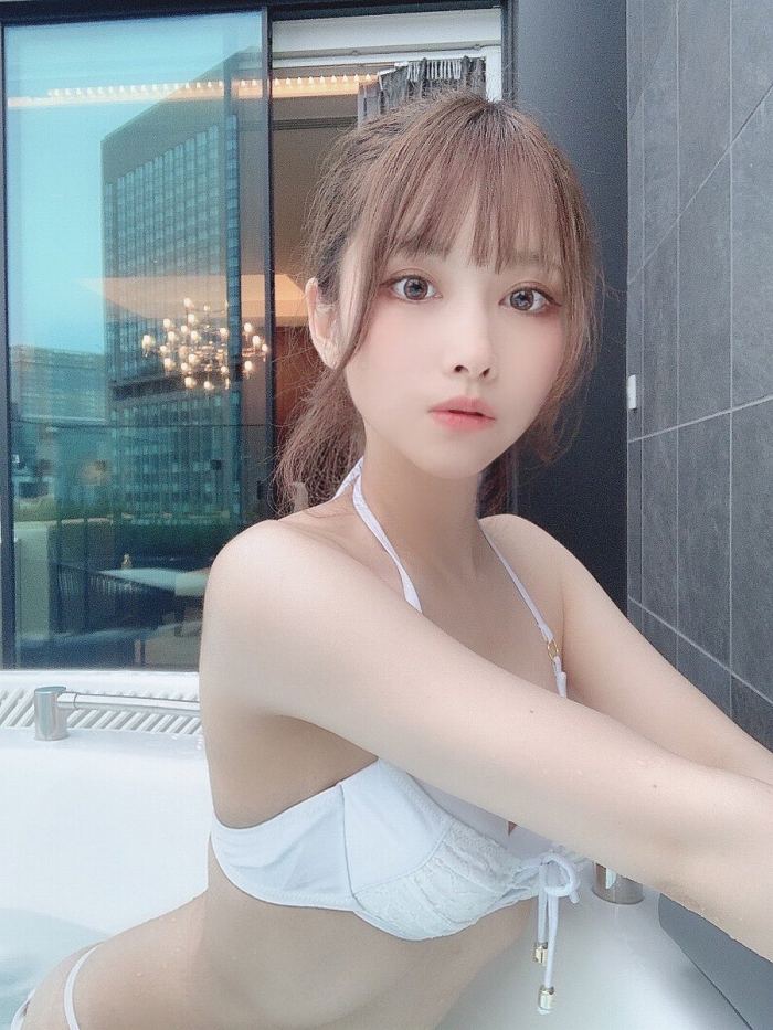 えい梨 美しいコスプレ＆水着グラビア画像！