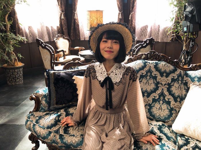 浜辺美波 鬼かわな水着＆浴衣グラビア画像！