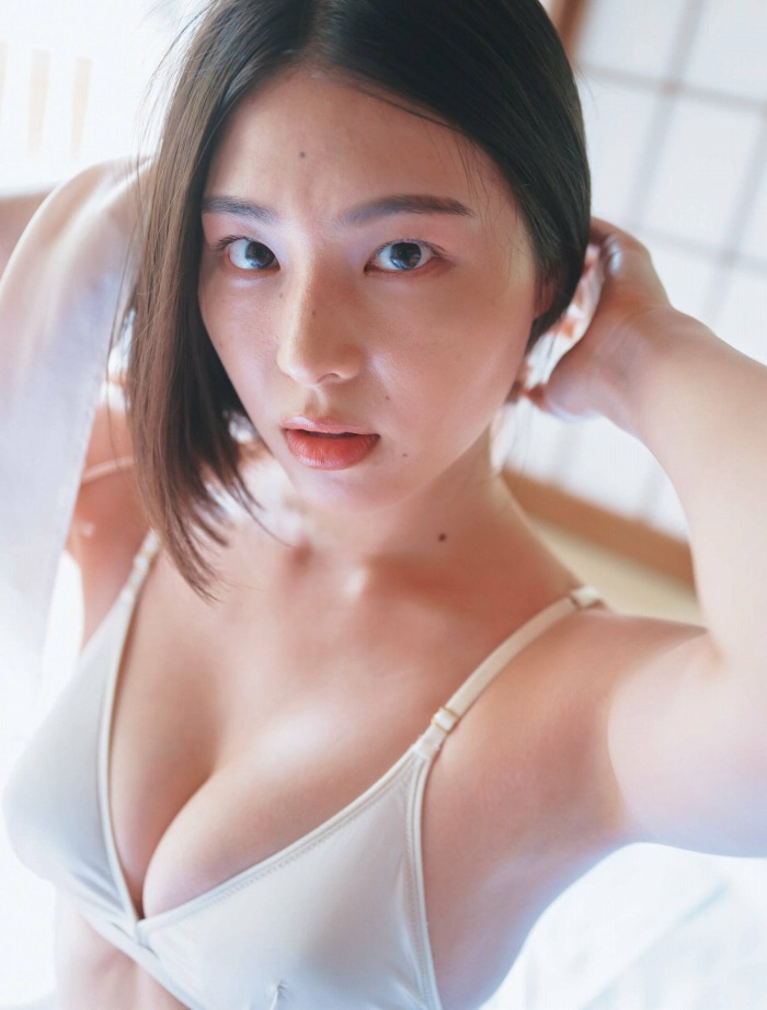 相楽伊織 けっこうボインな水着グラビア画像！